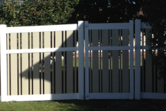 residential-vinyl-fence-installed-featured-image