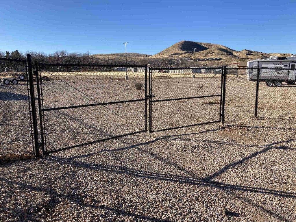 Black chain link wide two door gate in Hurricane Utah